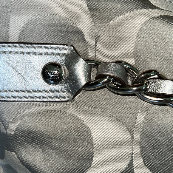 Coach Rare Crossbody/ Shoulder Bag Like New signature C silver/ metallic leather - Picture 6 of 16